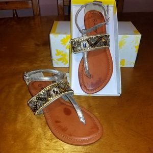 Firenze by Avanti thong sandals silver and  Size 7